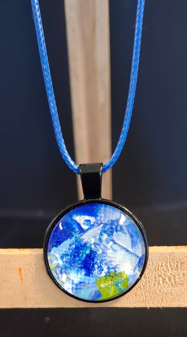 Ketting zwart metaal rond blauw/groen/wit