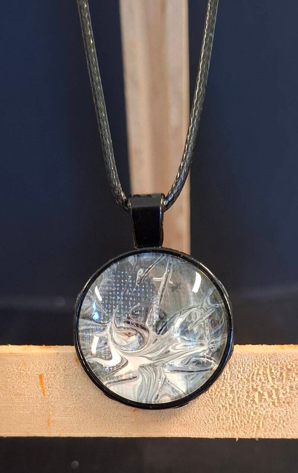 Ketting zwart metaal rond zwart/wit