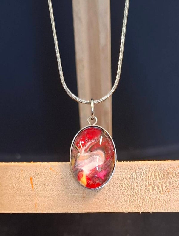 Ketting zilver ovaaltje rood/zwart/wit