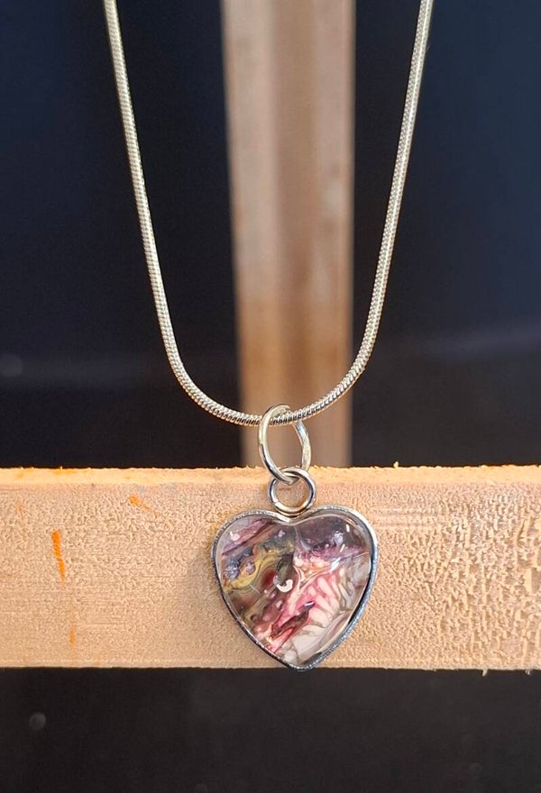 Ketting zilver hartje wit/rood/zwart