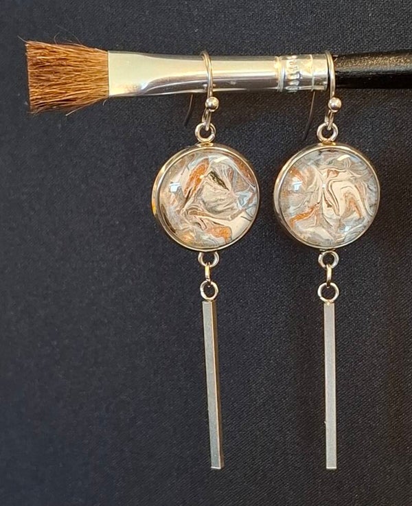 Oorbellen 'Staafje' koper/wit