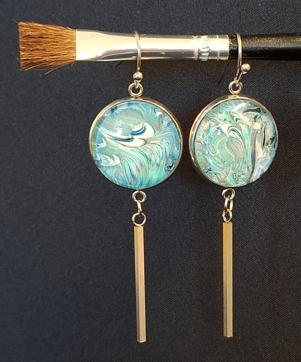 Oorbellen 'Staafje' blauwgrijs