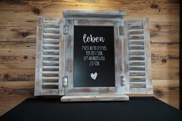 Wanddeko Fenster mit Laden