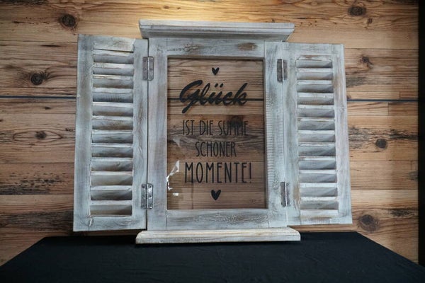 Wanddeko Fenster mit Laden