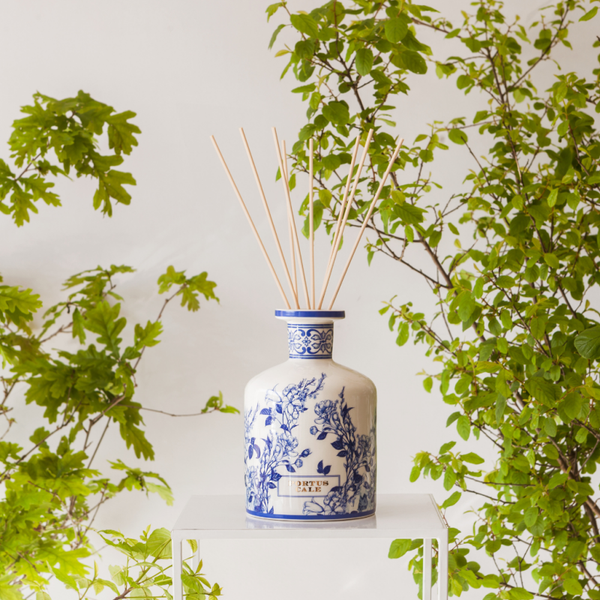 Flacon Diffuseur GOLD&BLUE 2L La bouteille est vendue vide. La recharge et les bâtons diffuseurs sont disponibles à l’achat séparément.