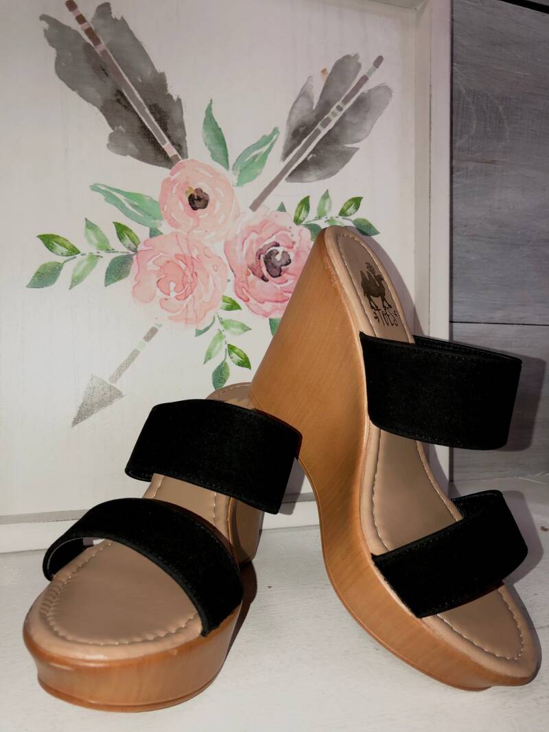 The Jolie Black Wedges