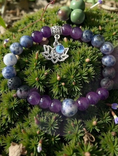 Bracelet en Améthyste, Sodalite & Pierre de Lave – Charms Lotus