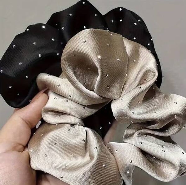 Chouchou en Satin avec décoration en strass