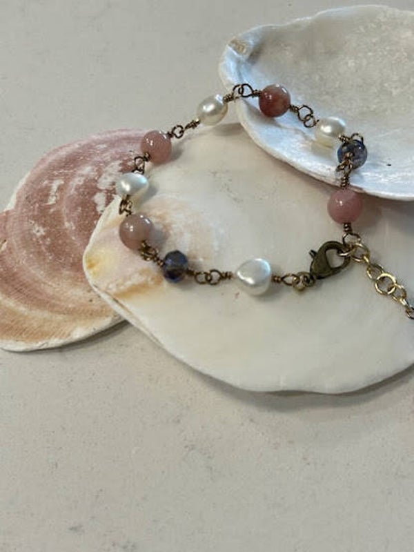 Sunstones, Cultured Pearls and Crystals #068