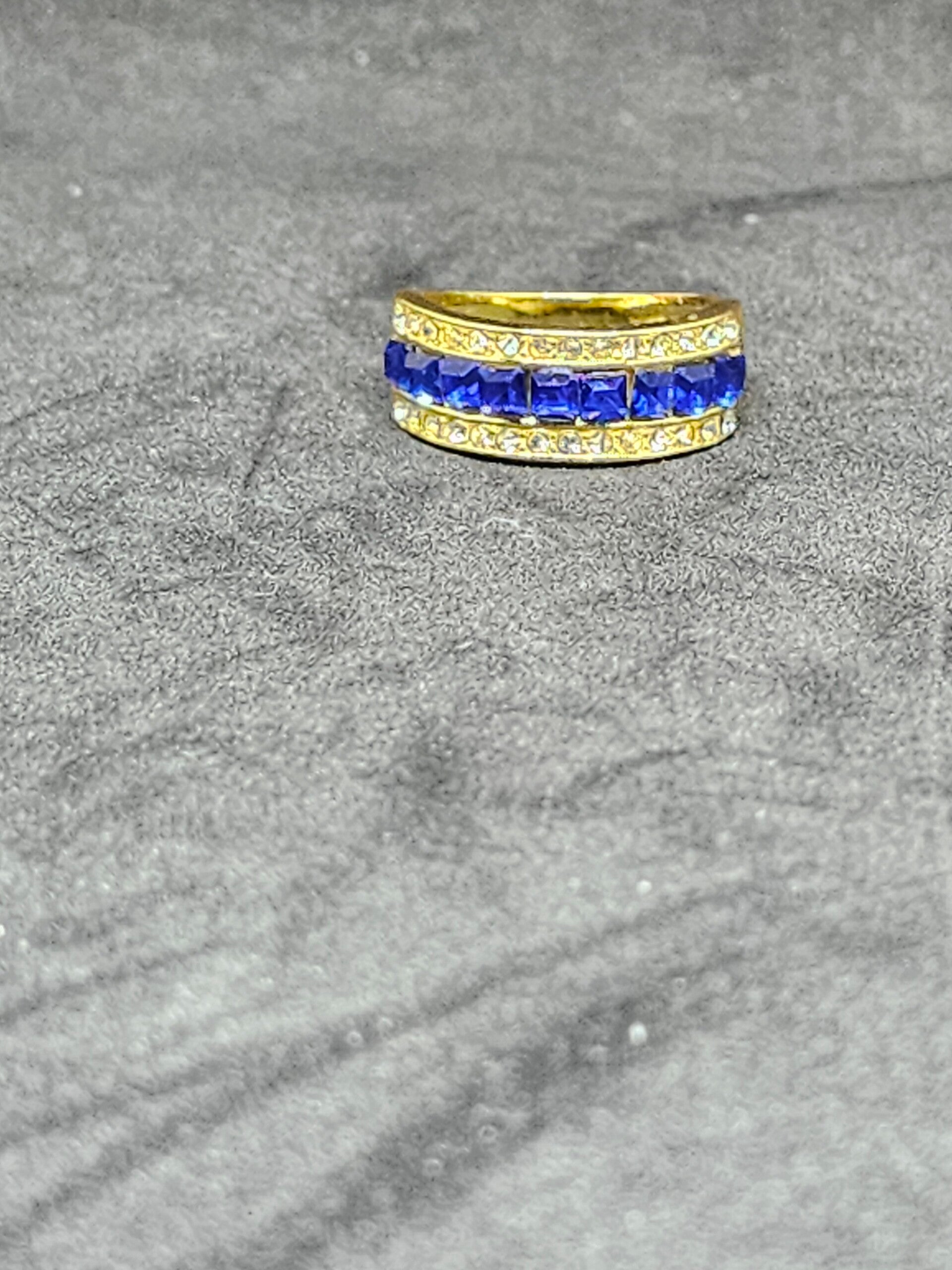 GOUD KLEUR RIND MAAT 9