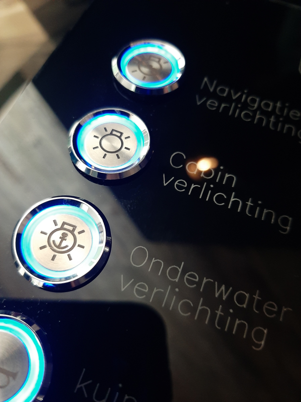 Druckknopfschalter aus Edelstahl 12 V / 24 mit Symbol