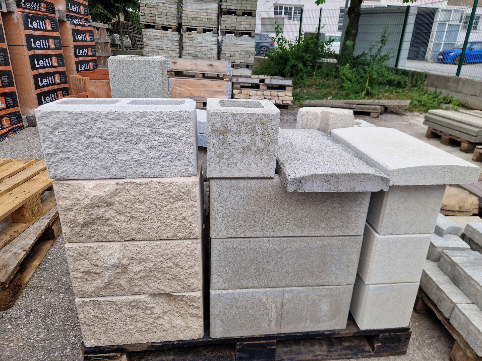 div. Zaunsteine oder Abdeckplatten