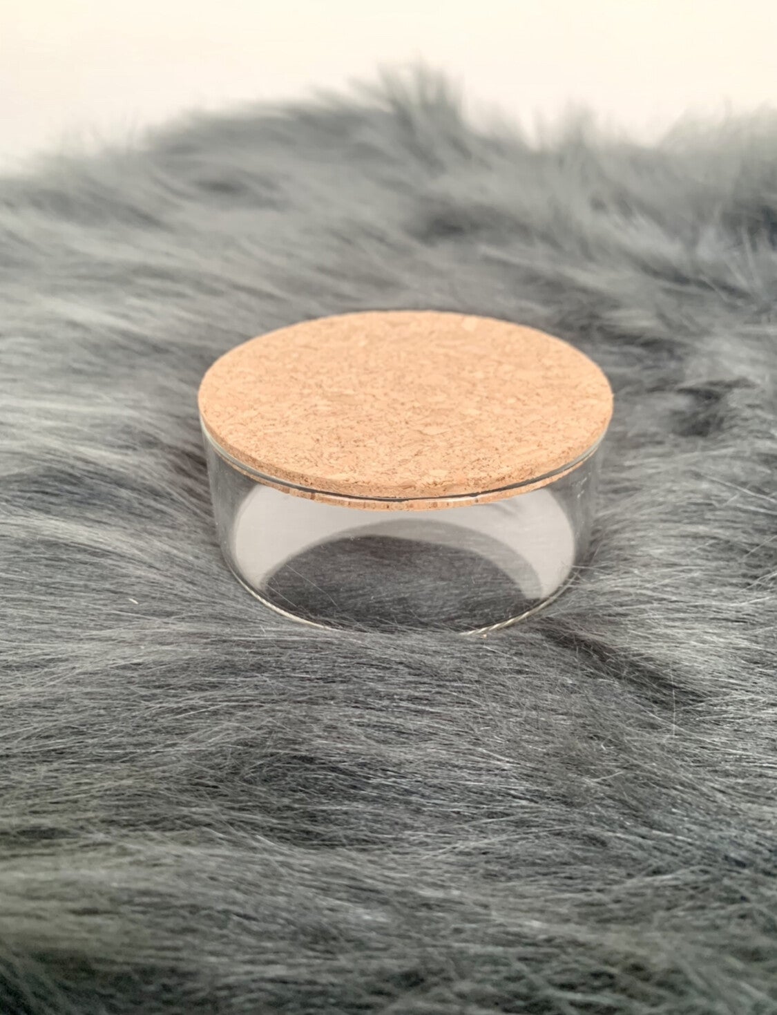 Cylinderpotje met kurkstop voor parfum