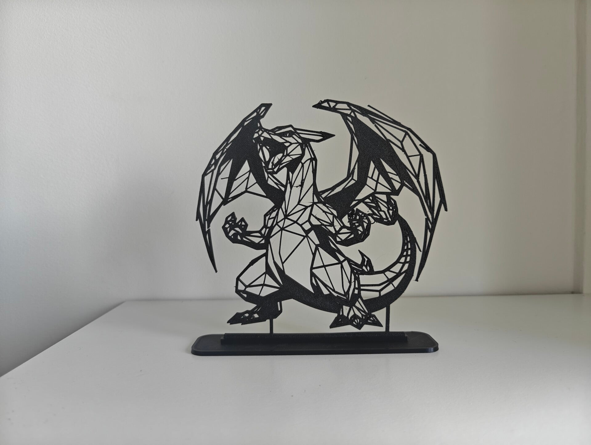 Charizard met standaard
