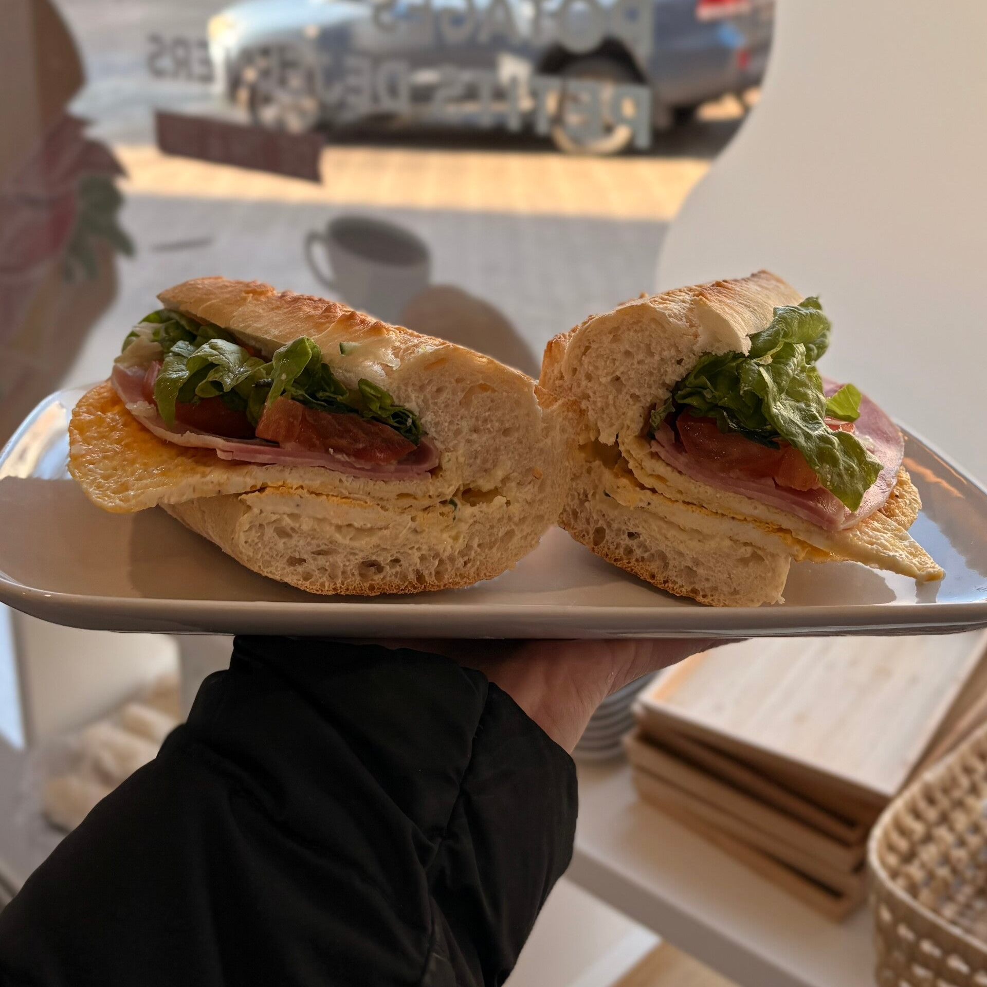 Brel ( omelette-jambon-oignon-tomate-salade)