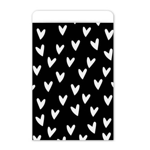 Cadeauzakje 17×25 cm - Zwart met witte hartjes