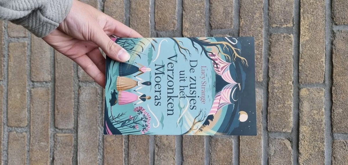 De zusjes uit het verzonken moeras - Lucy Strange | deleesplank.nl