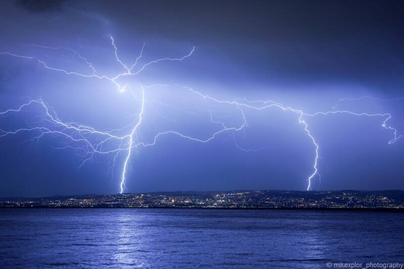 Orage jouant l'artiste 