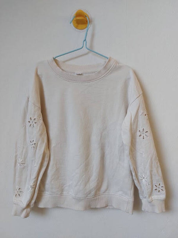 ☻ Leuke trui 122/128