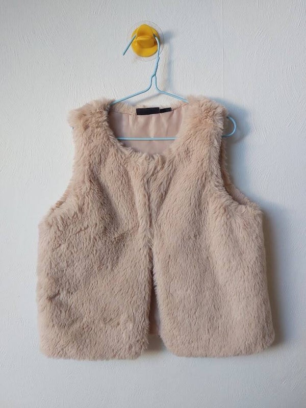 ☻ Fluffy bodywarmer 134/140
