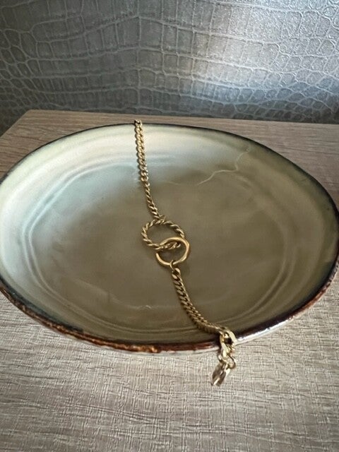 Circle switch bracelet gold