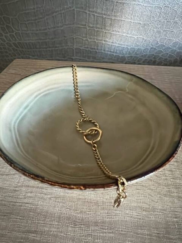 Circle switch bracelet gold