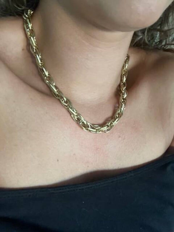Oval switch neckless gold