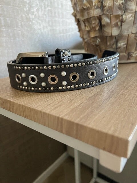 Pearl and stones belt