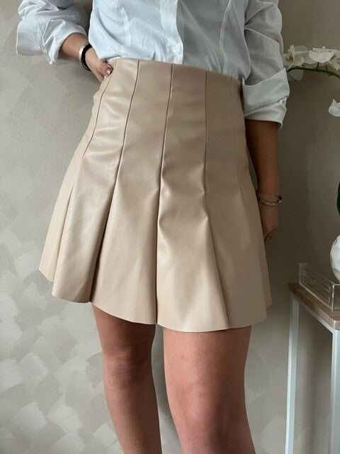 Pleated leather look skirt nude