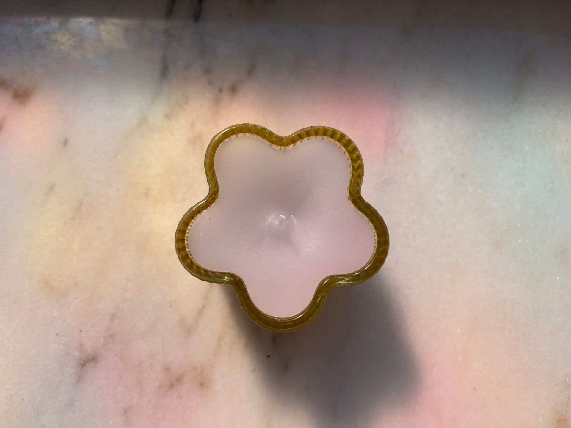 Kaars in glazen bloemenvorm