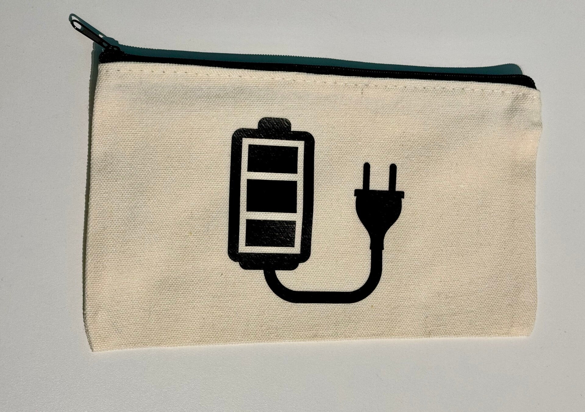 ecru zakje met rits - BATTERIJ