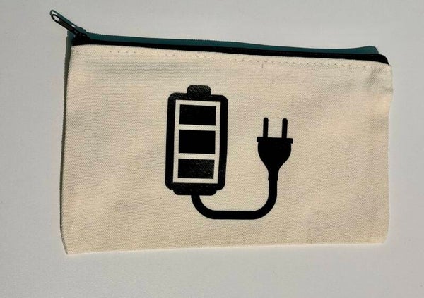 ecru zakje met rits - BATTERIJ