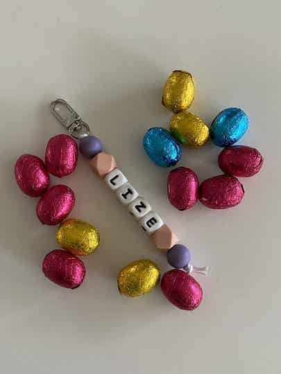 SLEUTELHANGER  met naam- met paaseitjes