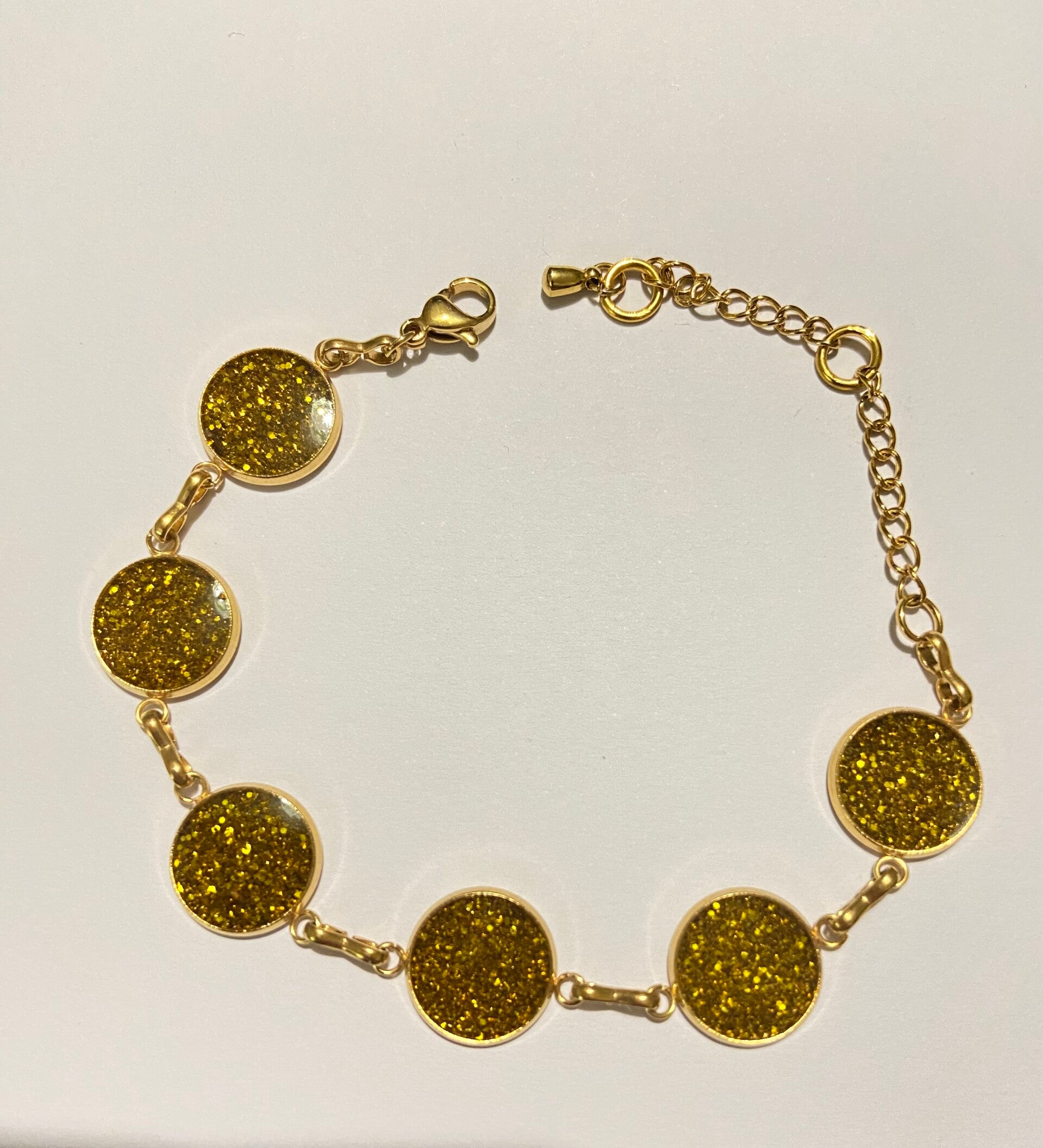 Cute Gold coloured chain link Bracelet. Gold Glitter