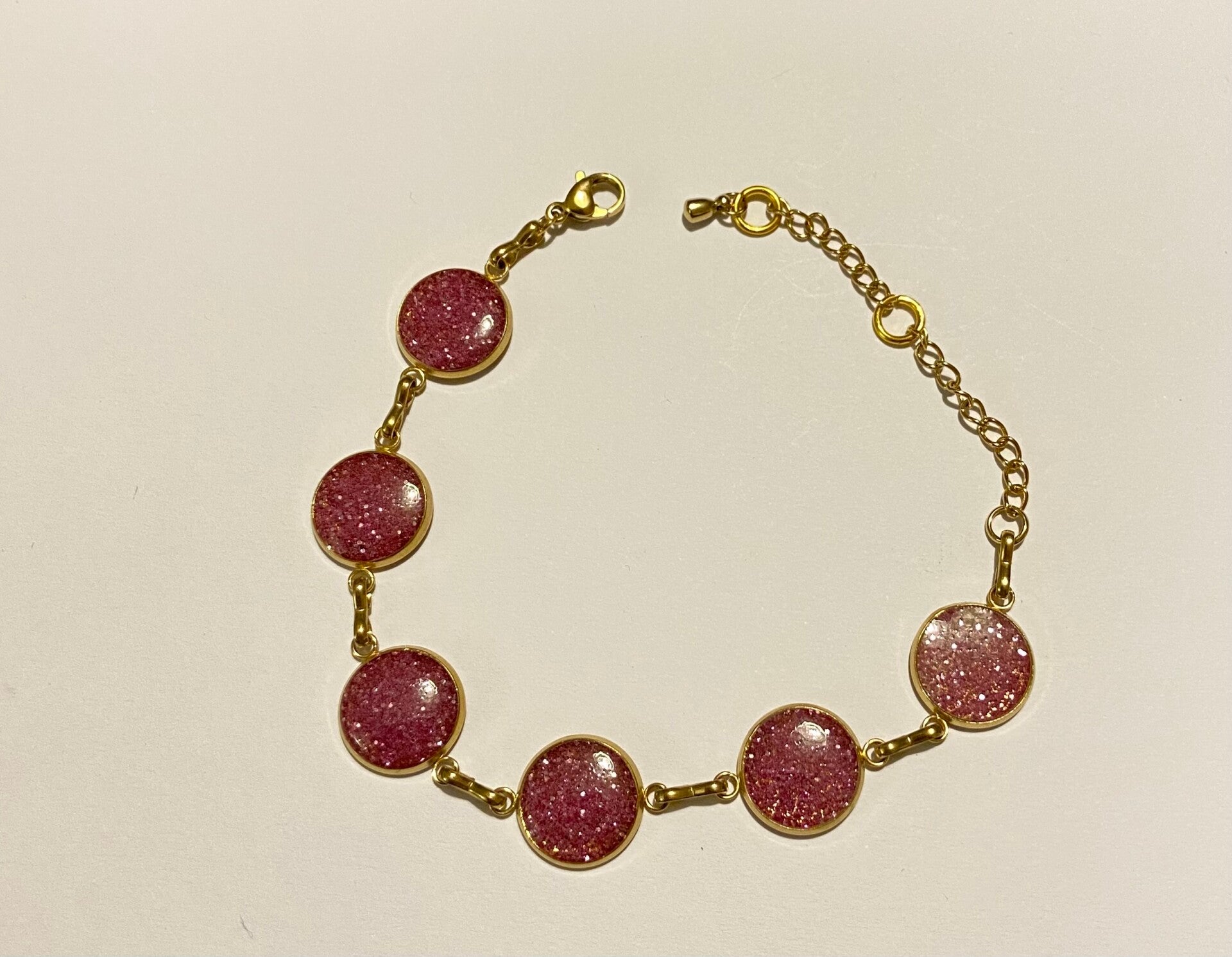 Cute Gold coloured chain link Bracelet. Pink Glitter