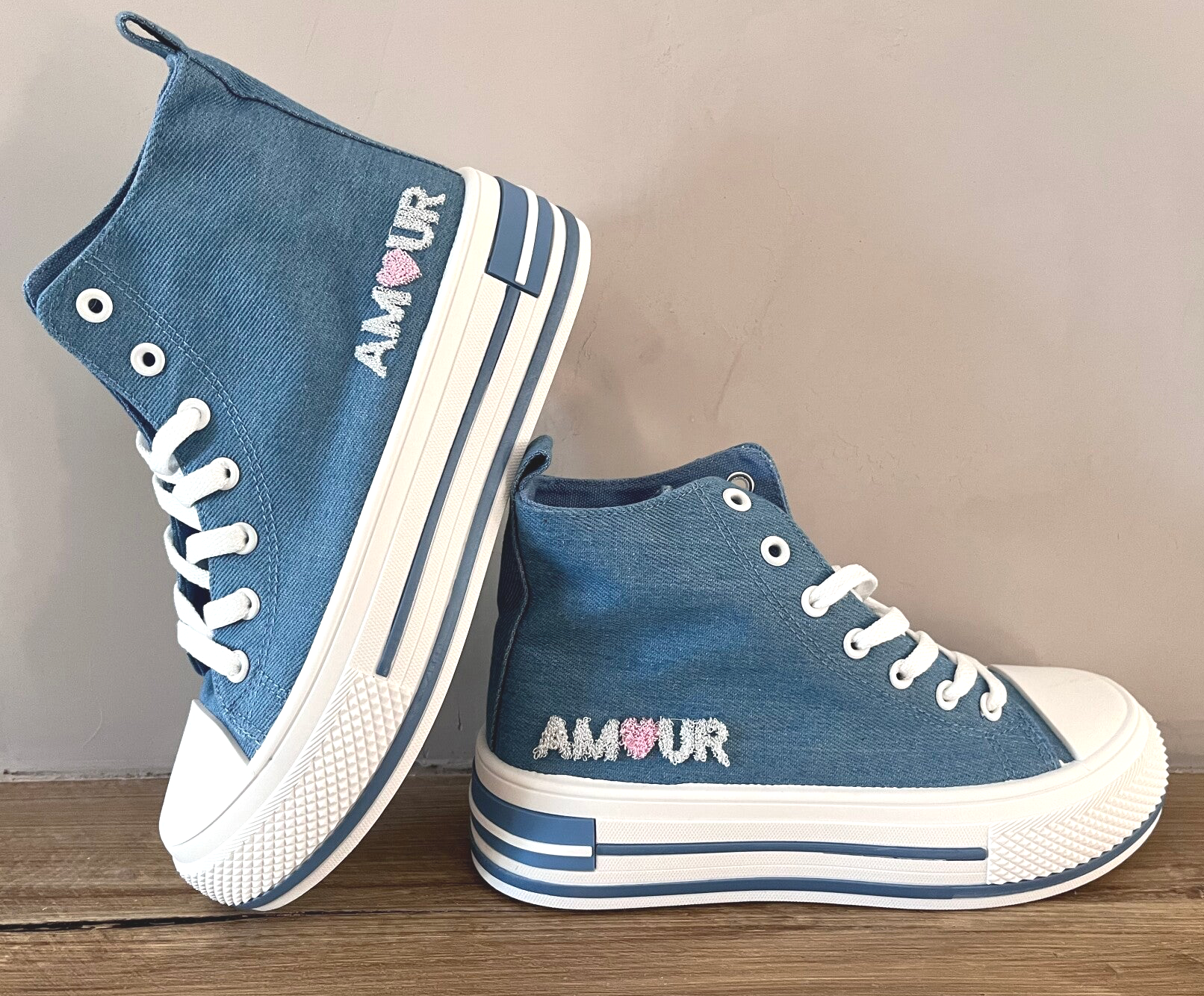 Baskets " AMOUR"
