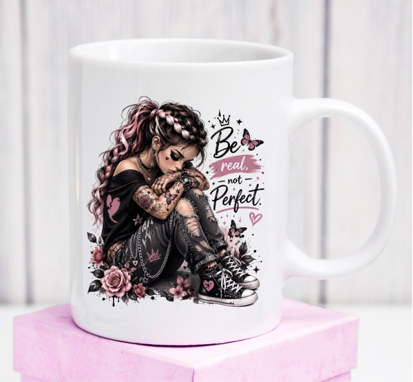 Premium-Tasse „Be Real, Not Perfect“ – Statement-Geschenk für authentische Frauen