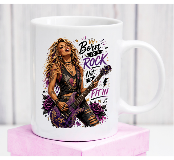 Cană premium „Born to Rock, Not to Fit In” – cadou pentru femei rock și iubitoare de muzică