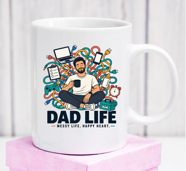 Cană premium „Dad Life – Messy Life, Happy Heart” – cadou pentru tați și proaspeți tătici