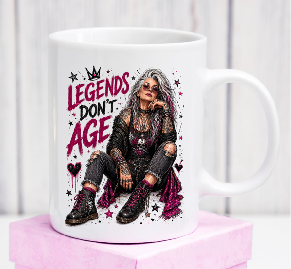 Premium-Tasse „Legends Don’t Age“ – lustiges Geburtstagsgeschenk für Frauen