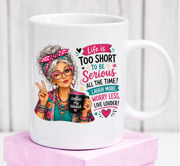 Premium-Tasse „Life Is Too Short to Be Serious“ – Geschenk für lebensfrohe Frauen
