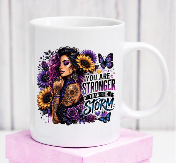 Cană premium „You Are Stronger Than the Storm” – cadou de încurajare pentru femei puternice
