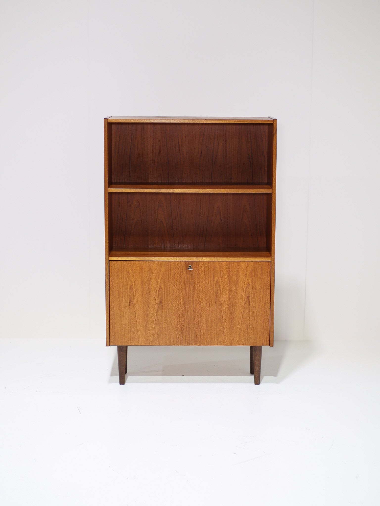 Boekenkast met klep Deens vintage teak