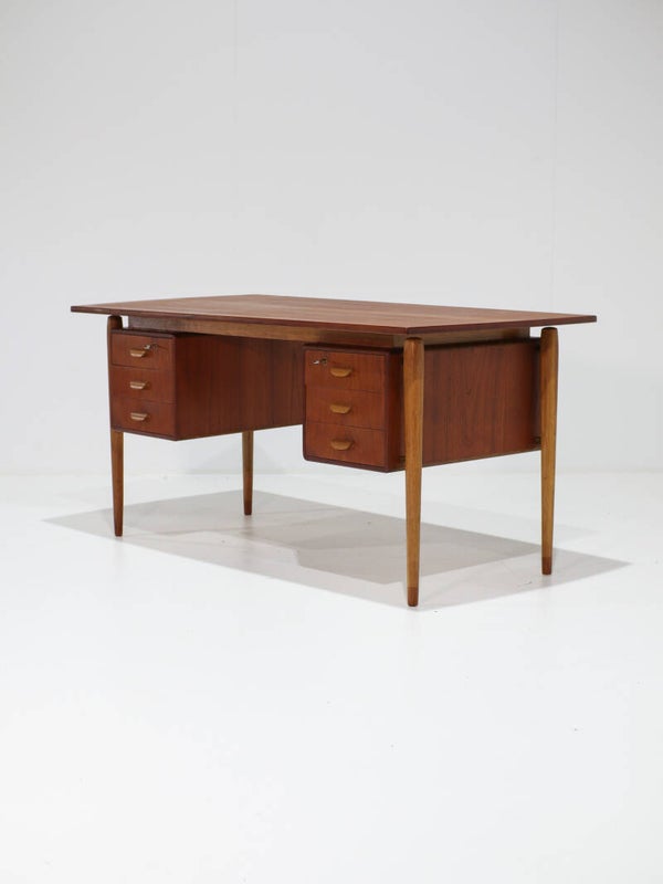Vrijstaand bureau teak dubbelzijdig Deens 1960s vintage