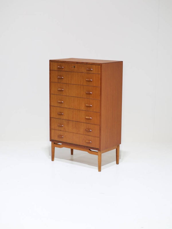 Hoge ladekast met schoenenrek teak Deens vintage smal