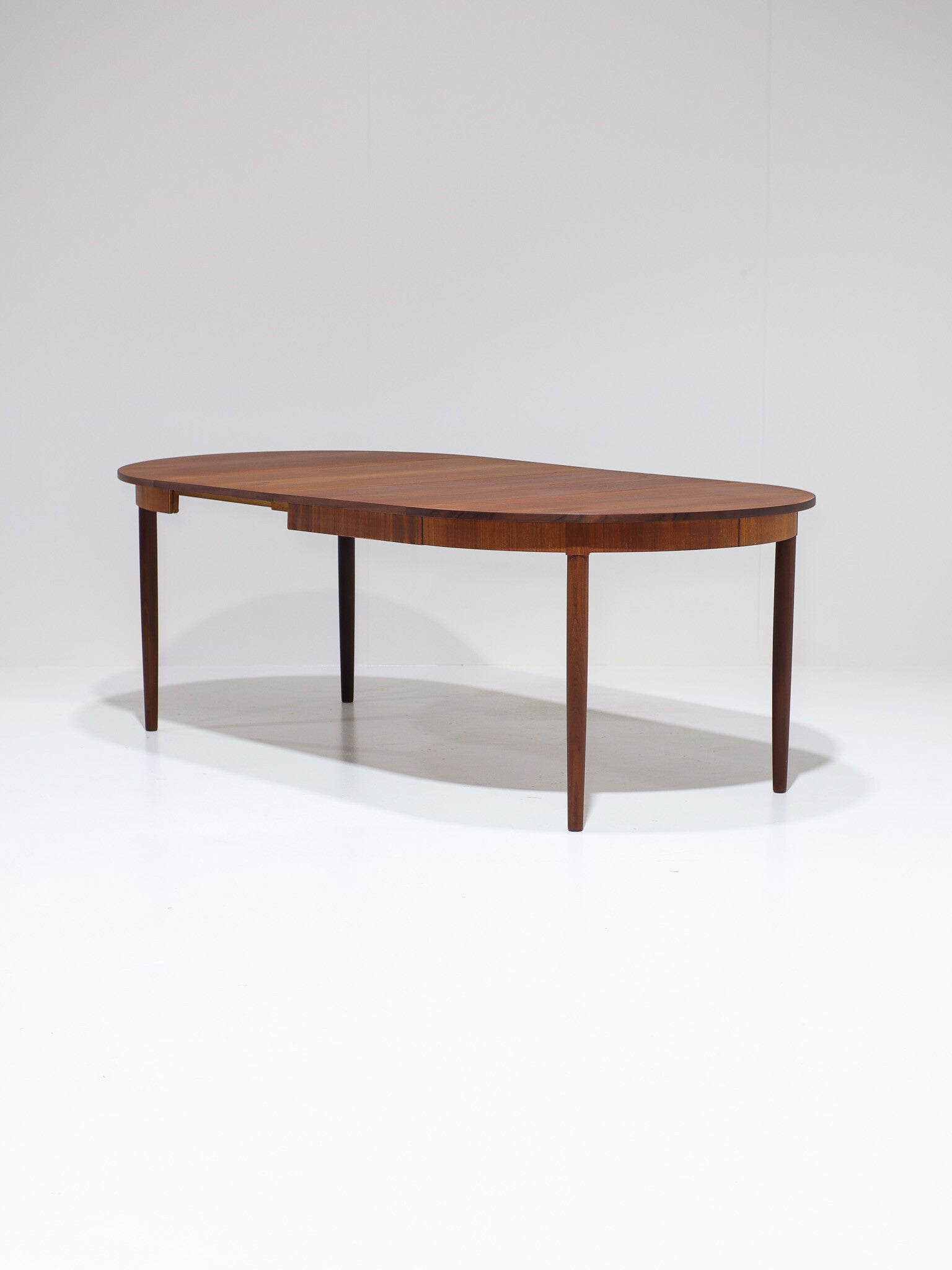 Uitschuifbare eettafel teak Deens vintage rond ovaal