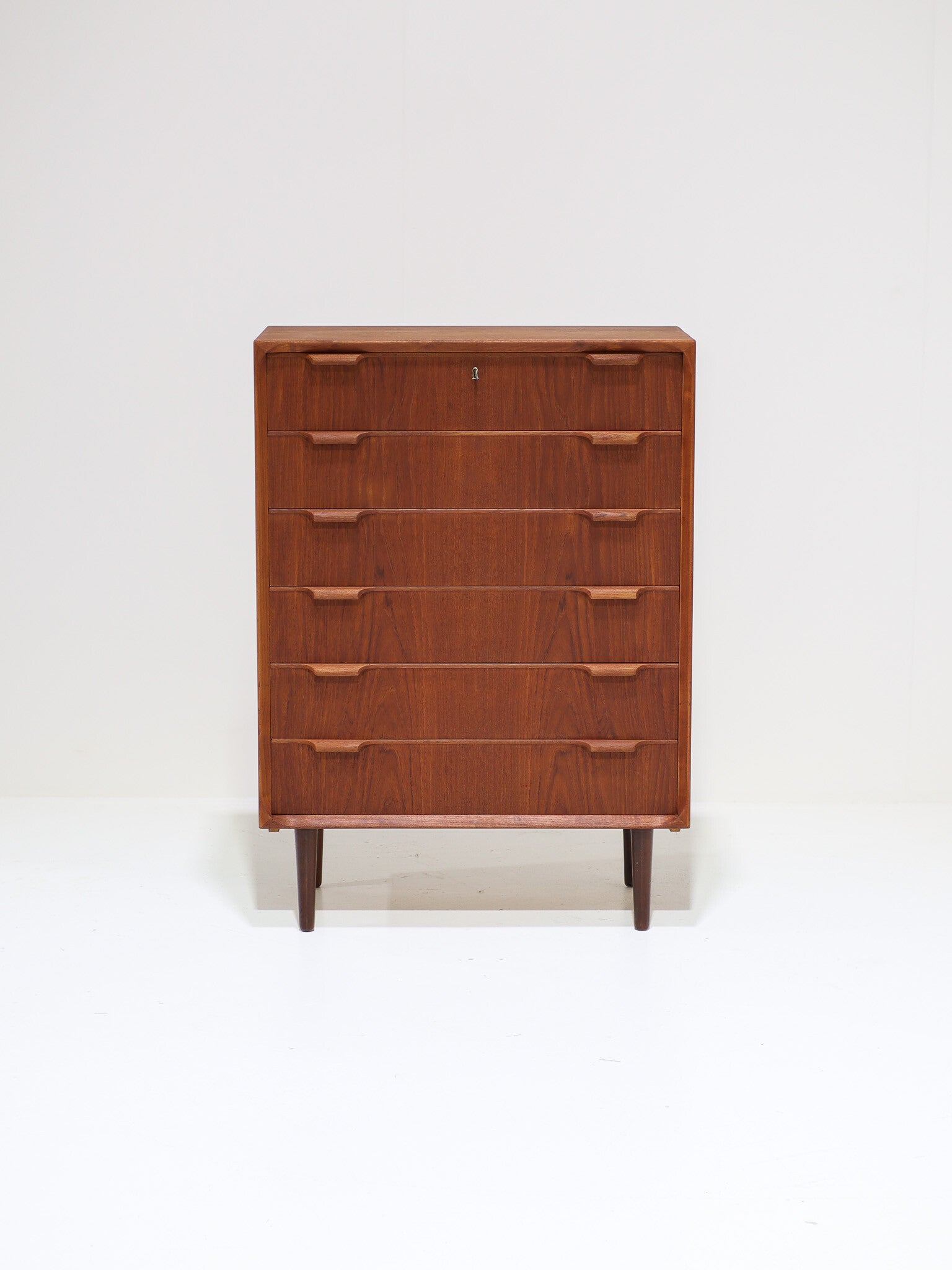 Hoge ladekast ronde hoeken teak Deens vintage