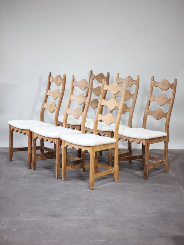 6 Eetkamerstoelen Henning Kjaernulf bouclé eiken