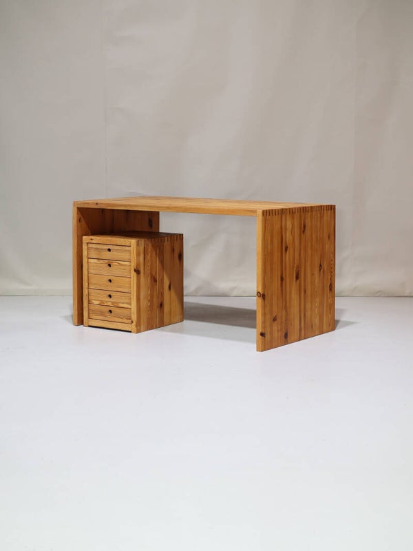 Ate van Apeldoorn bureau met ladeblok grenen 70s