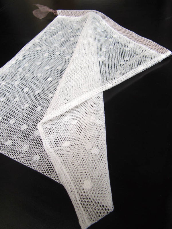 zakje wit kant bolletjes